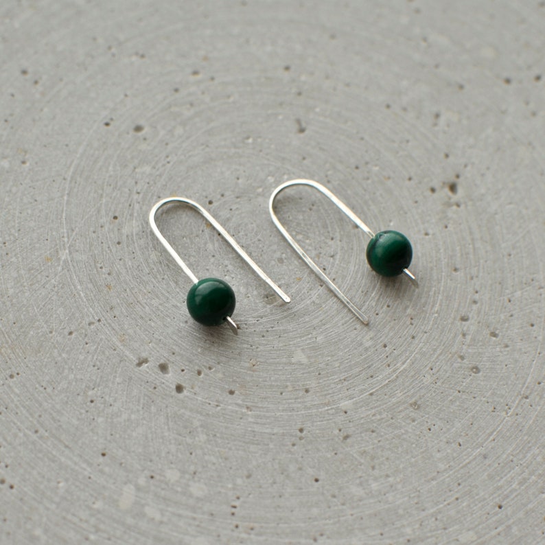 Boucles doreilles minimalistes en argent sterling Malachite Arch, boucles doreilles Pearl Dangle, cadeau pour sœur, bijoux en pierre naturelle verte image 8