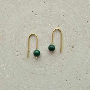 Boucles doreilles minimalistes en argent sterling Malachite Arch, boucles doreilles Pearl Dangle, cadeau pour sœur, bijoux en pierre naturelle verte image 10