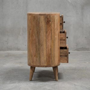 Mini Chestnut Bedside Table – Solid Mango Wood Nightstand with 3 Drawers, Rounded Design zdjęcie 14