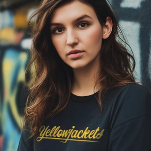 Yellowjackets Unisex T-Shirt, TV-Serie inspiriert Streetwear, Vintage Logo-Design, ParaMount + Fan Art T-Shirt, Stilvoller Minimilist