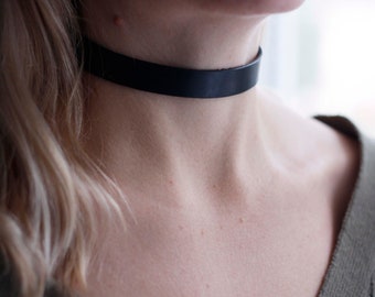 Handmade Black Veg Tan Leather choker/collar 15 mm width