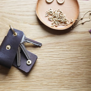 Handmade minimalist design leather key holder. Personalised key pouch.