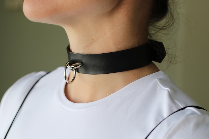 Handmade Black Leather O ring choker Collar Necklace / BDSM collar with chain leash / Pet play / Slave choker / Unisex image 1