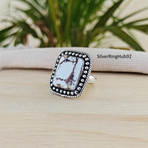 Anello quadrato in argento sterling con turchese Wild Horse, gioiello artigianale in stile boho.