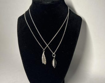 Vintage Silver Tone Dainty Twin Leaf Feather Pendant Necklace Set 16" Matching
