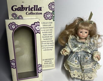 Vintage 1998 Gabriella Collection Porcelain Doll 6" Blue Plaid Dress Box Stand
