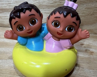 Vintage 2005 Dora the Explorer Baby Twins Guillermo & Isabella Bath Toy Mattel