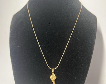 Vintage Gold Tone Mom Charm Necklace 3D Baby Bootie Shoe Sneaker Pendant 17.5