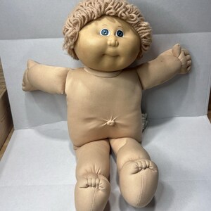 Vintage 1982 Cabbage Patch Kid Doll  Coleco Hong Kong  Blue Signature  Blonde