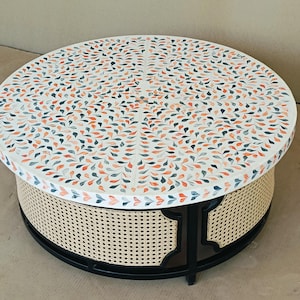 Mesa de centro redonda de hierro y madera con incrustaciones de hueso, hecha a mano – Mesa auxiliar de diseño moderno para sofá