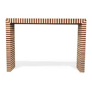 Puede incluir: Una consola rectangular con un patrón de rayas. La mesa está construida con rayas verticales alternas de material marrón y crema. La mesa tiene un diseño simple y moderno.