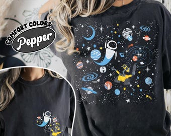 Camiseta retrô Disney Pixar Wall-E e Eve no Espaço, Camiseta Comfort Colors, Roupa Combinando para Família na Disneylândia, Viagem ao WDW 2026, Camiseta Pixar Fest