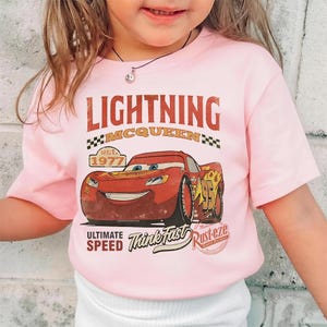 Camiseta vintage de Rayo McQueen, camiseta retro de la película Cars, camiseta de cumpleaños de 1977, camiseta a juego para viaje familiar a Disneyland, regalo con gráfico de carreras imagen 3