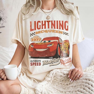 Camiseta vintage de Rayo McQueen, camiseta retro de la película Cars, camiseta de cumpleaños de 1977, camiseta a juego para viaje familiar a Disneyland, regalo con gráfico de carreras imagen 5