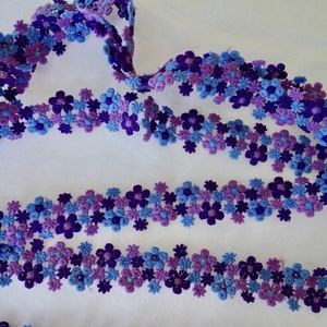 Fun flower power vintage ribbon trim purple lavender periwinkle flowers 91" x 1" 1960s 1970s MCM