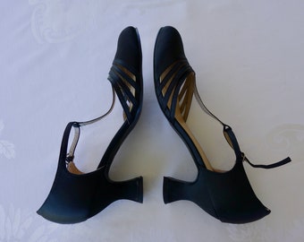 Sapatos Mary Jane de cetim preto vintage: sapatos sociais retrô com salto em T, tamanho 10