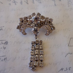 Vintage Rhinestone Brooch: Regal Crown Dangle Pin