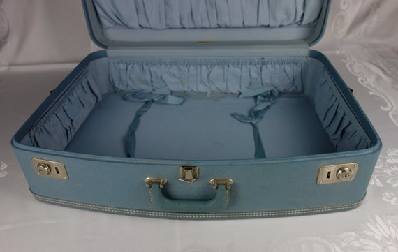 Vintage Wheary Chic Miss large blue suitcase blue… - image 4