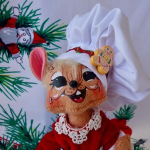 Vintage Annalee Mobiltee Christmas mouse with chef&#39;s hat apron frosting pastry bag and gingerbread cookie made in New Hampshire