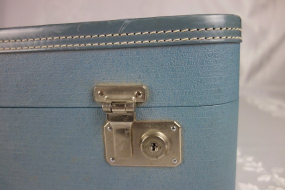 Vintage Wheary Chic Miss large blue suitcase blue… - image 3