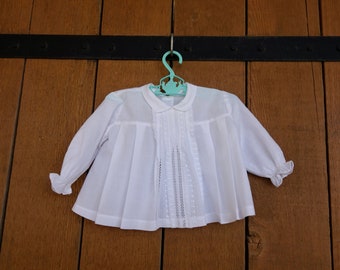 Camisa vintage para bebé con cuello Peter Pan: algodón blanco, encaje frontal (9-12 meses)