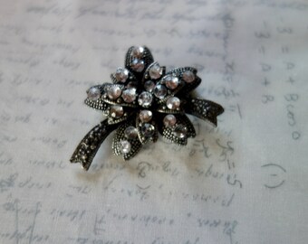 Stunning Marcasite rhinestone brooch pin bow ribbons vintage