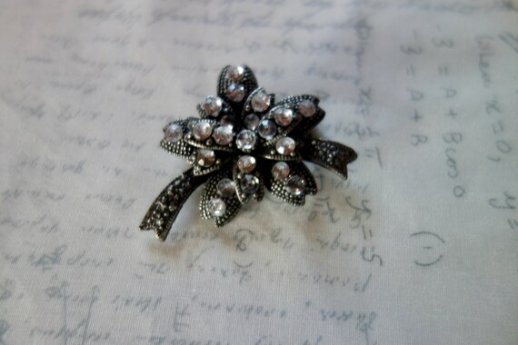 🎀 Broche Nœud Ancienne Sertie De Marcassites – Métal Argenté – Occasion Très Bon état – Bijou Vintage