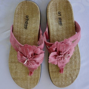 Vintage Orthaheel faux leather sandals pink flowers Talia size 10 orthopedic