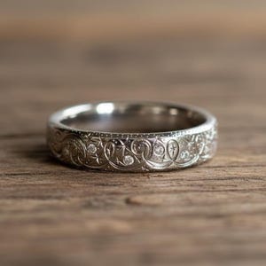 ヴィンテージスタイルの婚約指輪、ラウンドカットのモアッサナイトフィリグリーバンド、フルエタニティスクロールワークワイドウェディングバンド、925シルバーフラッシュセットバンド