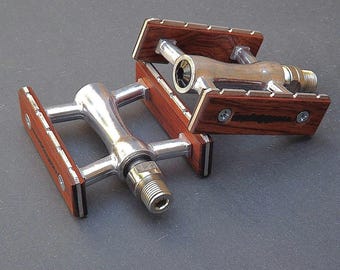 pedali di bicicletta in legno