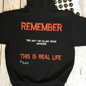 Gran bordado completo "¡Recuerda! ¡Esto ya no es la casa de la muerte! Esto es la vida real." - Sudadera con capucha para gamers FPS CS2, estilo urbano, para gamers