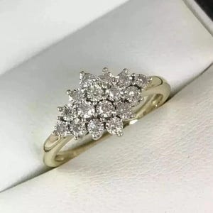 Anillo de compromiso con diamantes en racimo de estilo vintage, anillo de promesa con halo floral chapado en oro de 14 quilates, anillo de aniversario nupcial, regalo para mujer.