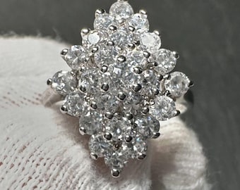 Anillo de estilo vintage chapado en oro blanco de 14 quilates con diamantes en cascada, anillo de cóctel floral de talla redonda brillante, joyería Art Déco de estilo antiguo para ella.