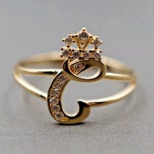 Anillo con inicial C y corona, anillo con letra cursiva, anillo con motivo de corona y alfabeto, chapado en oro amarillo de 14 quilates, delicado anillo de promesa, regalo de Navidad para mujer.