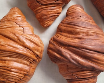 Handgegossene Sojawachs-Croissant-Kerze: Französisches Gebäckaroma, realistische Lebensmittelform