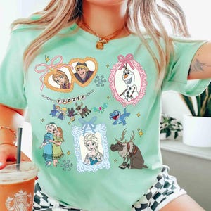 Camiseta de acuarela de Elsa, Anna, Olaf y Sven de Frozen con lazos coquetos imagen 4