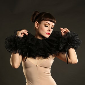 Black Lace Circus/ Elizabethan neck Ruff - Cuffs