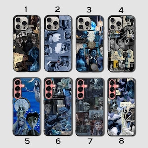 Puede incluir: Ocho fundas para teléfono con diseños góticos en tonos azules, negros y blancos. Las fundas presentan personajes y escenas, algunas con texto como "RUE LOVE" y "Simply Be".