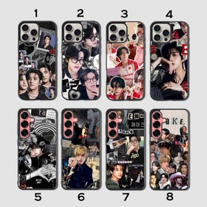 Puede incluir: Ocho fundas para teléfonos con varios diseños. Las fundas presentan collages de imágenes, retratos y texto en negro, blanco y rojo. Las fundas están diseñadas para diferentes modelos de teléfonos.