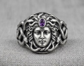 Anillo con cabeza de serpiente Medusa y piedra púrpura plateada estilo gótico