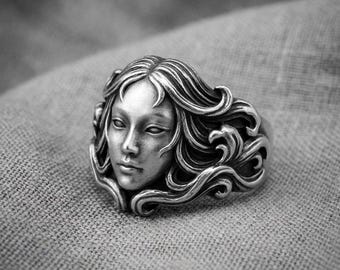 Anillo Silver Wave, anillo llamativo de diseño calado inspirado en el océano para mujeres y hombres.