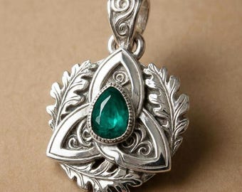 Colgante Nudo de la Trinidad de Plata, Piedra preciosa verde, Joyería celta gótica medieval