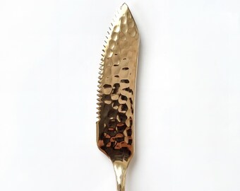 Cuchillo de servir de latón forjado a mano / Mango de nogal negro / Regalo para el Día de la Madre