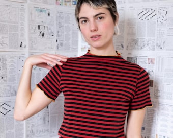 T-shirt con collo arricciato in viscosa vintage a righe nero e rosso [Bari top/black stripes]