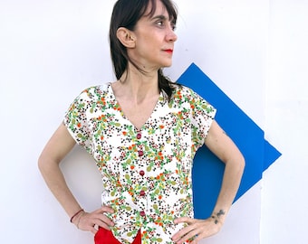 Vintage V-neck, white with fruits print, cotton blouse with buttons, V neck [Goteborg Shirt/fruit print]