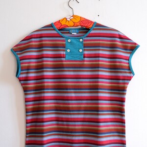 Maglietta manica corta con dettaglio fronrtale a righe magenta-blu in cotone vintage Margate shirt/multi agenta stripes immagine 5