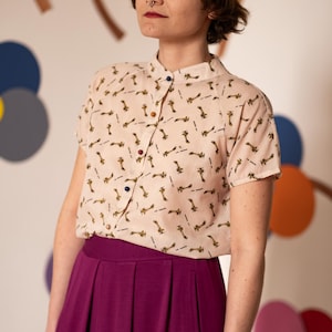 LAATSTE STUK (alleen maat M beschikbaar) Klaar voor verzending! Handgemaakte katoenen vliegtuigprint op crèmekleurige achtergrond blouse met kraag [Bloes van Osaka/vliegtuigen]