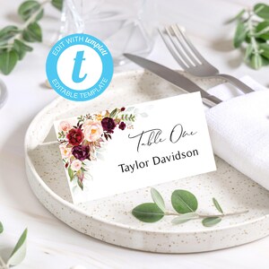 Modelo de cartões de lugar florais Borgonha | Plano e dobrado | Editável | Cartões de nome de casamento | Imprimível | Cartões de nome florais | Assentos de casamento