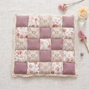 Cojín para silla de encaje patchwork, cojín de galleta con estampado floral malva y ciruela.