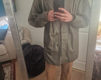 Vintage 80s Taupe Leather Jacket | Quilted Batwing Sleeve, Oversized Fit